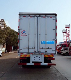 東風天龍后雙橋冷藏車